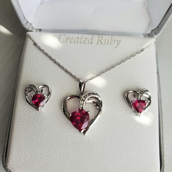 Heart necklace and earrings set - Picture 3 of 4